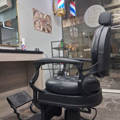 Εσωτερικό STAVROS SHAPES BARBERSHOP